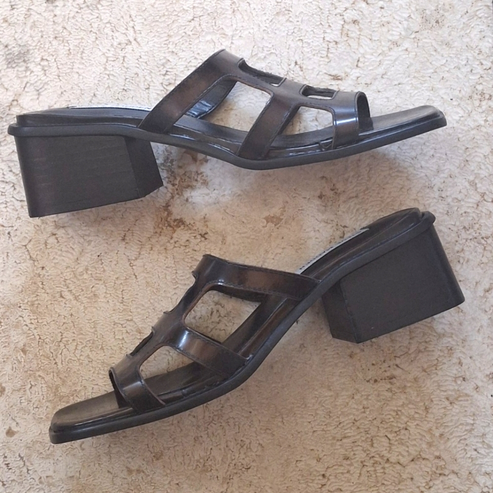 The 90s are back: Steve Madden Open-Toe Block Heel Sandals